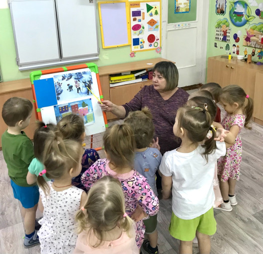 Снеговик - любимец детворы Снеговик - любимец детворы.